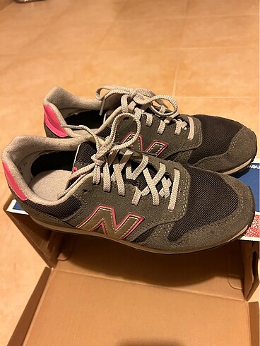 36,5 Beden Orijinal new balance kadın spor ayakkabısı