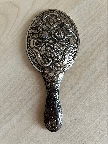 Gümüş el aynası