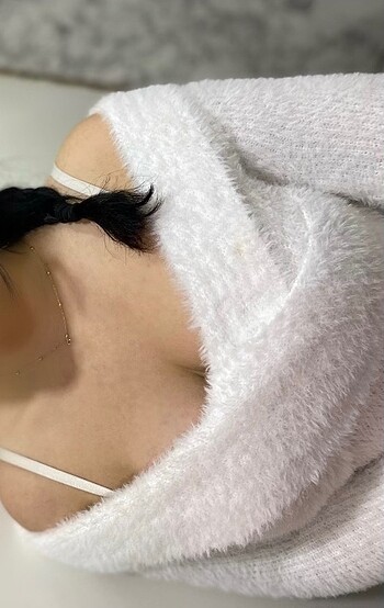 Zara Omuz detaylı beyaz peluş bluz