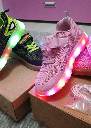 32 Beden Kız ve Erkek Çocuk Renkli Işıklı Spor Ayakkabı