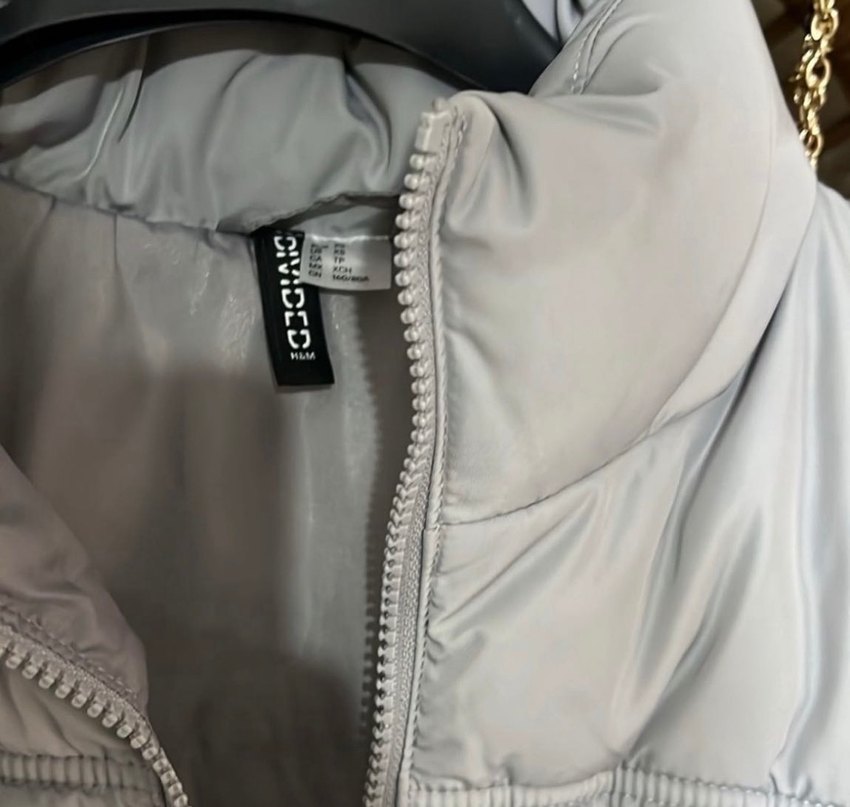 H&M marka gri crop şişme yelek - Görsel 2