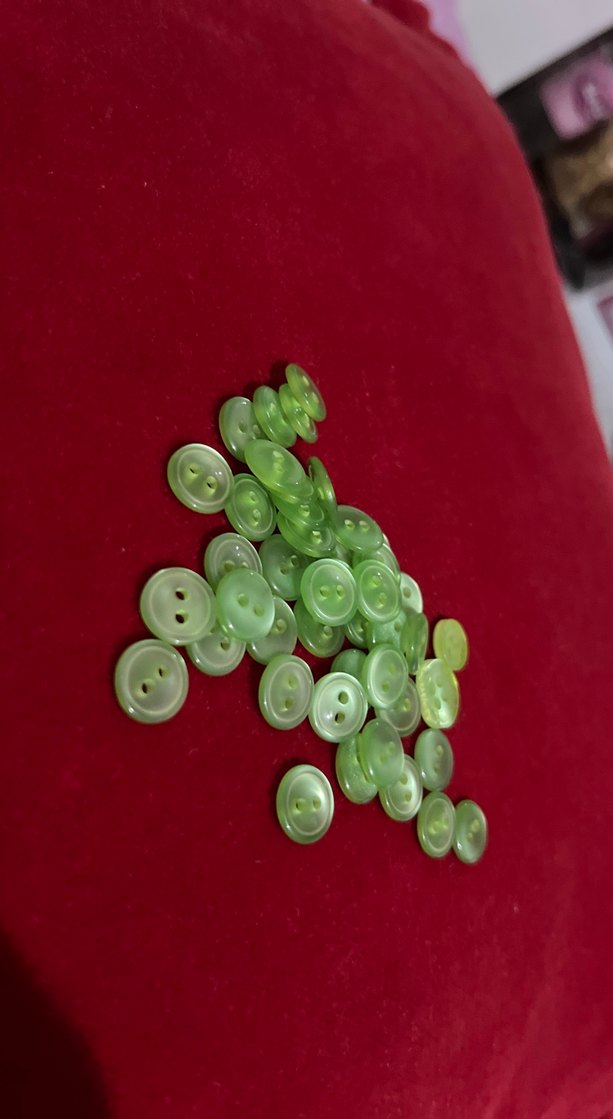 Yeşil İki Delikli Düğmeler - Görsel 2