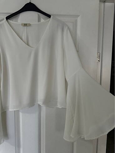 40 Beden beyaz Renk kol detaylı crop bluz