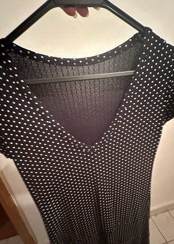 V Yakalı Puantiyeli Siyah Midi Elbise - Görsel 3