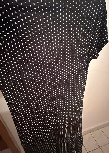 V Yakalı Puantiyeli Siyah Midi Elbise - Görsel 4