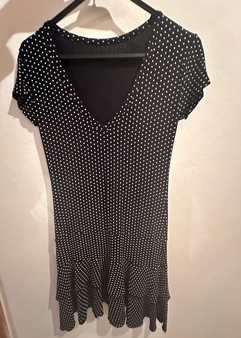 V Yakalı Puantiyeli Siyah Midi Elbise - Görsel 2