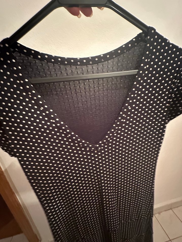 V Yakalı Puantiyeli Siyah Midi Elbise - Görsel 3