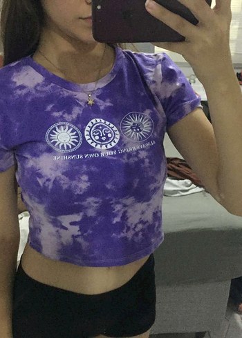 Mor Batik Desenli Kısa Kollu Crop Top