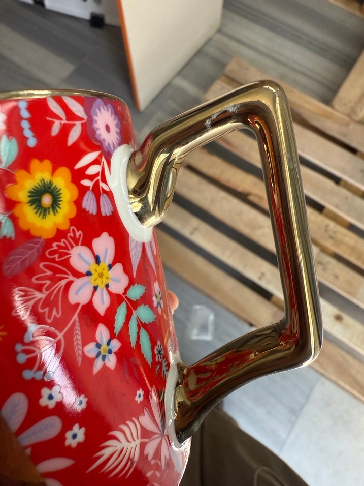 Karaca M harfi Altın Saplı Kırmızı Çiçek Desenli Kupa - Görsel 2