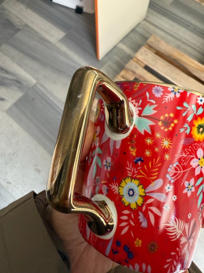 Karaca M harfi Altın Saplı Kırmızı Çiçek Desenli Kupa - Görsel 5