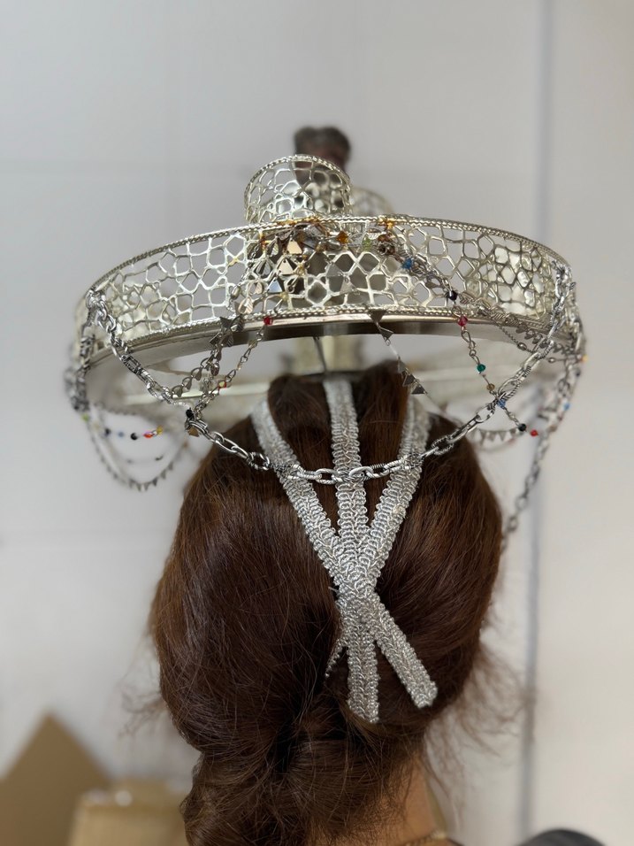 Ateş Dansçı başlığı gümüş Renkli Payetli Avant-Garde - Görsel 2