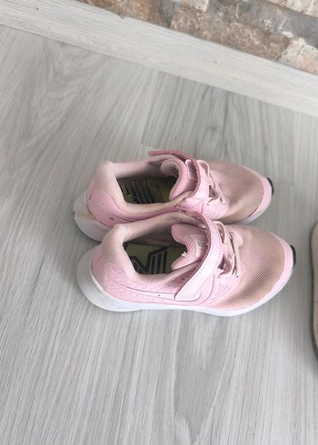 Kız Çocukları İçin Pembe Cırt Cırtlı Spor Ayakkabı - Görsel 5