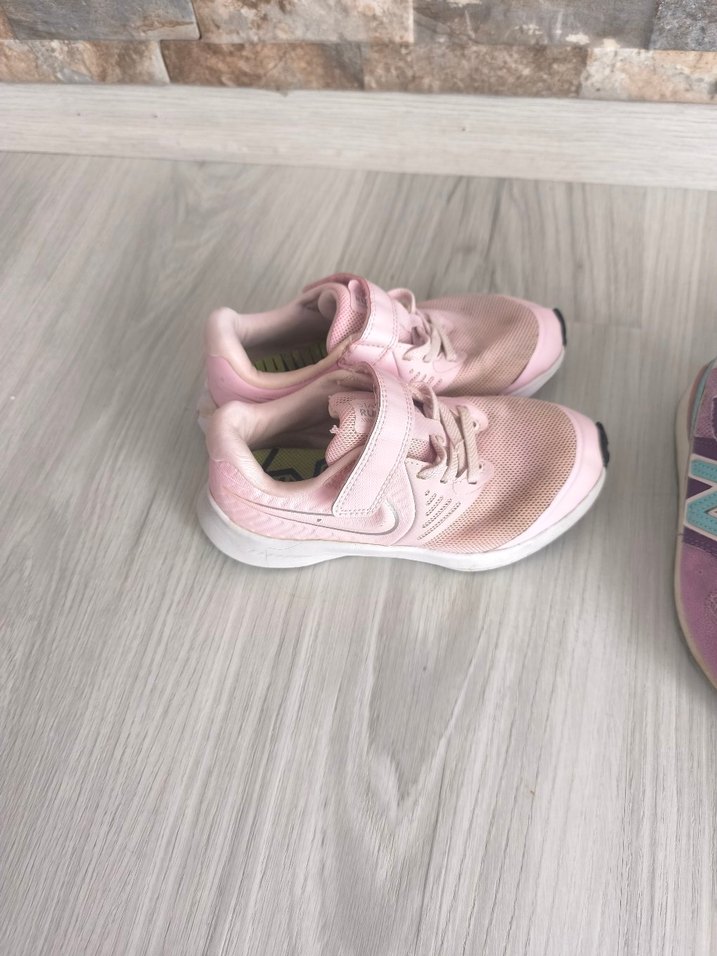 Kız Çocukları İçin Pembe Cırt Cırtlı Spor Ayakkabı - Görsel 4