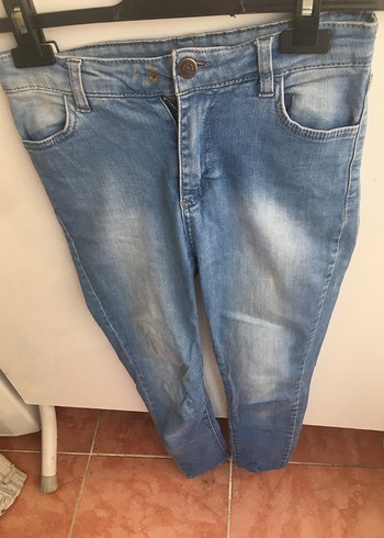 KızÇocuk pantolonları 3 adet. 4. 5 yaş olabılır