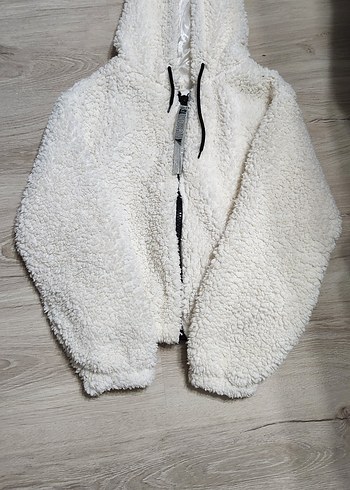 Saten Kapüşonlu Beyaz Peluş Ceket