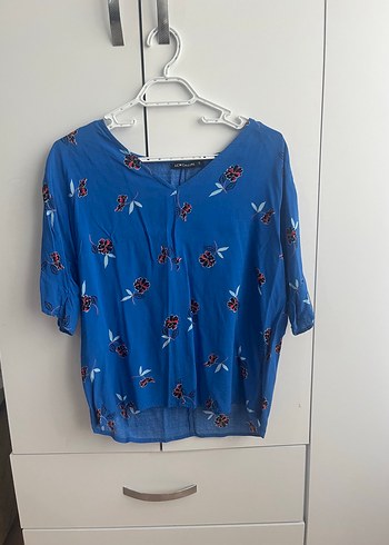 LC Waikiki Mavi Cicek Desenli V Yakali Kadin Bluz