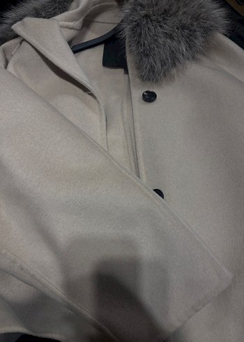 Zara Bej Kürklü Yakalı Midi Kadın Kaban - Görsel 5