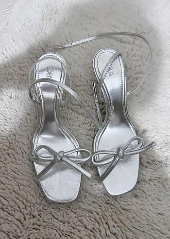 Zara Gri Metal Tokalı İnce Topuklu Kadın Ayakkabı - Görsel 2