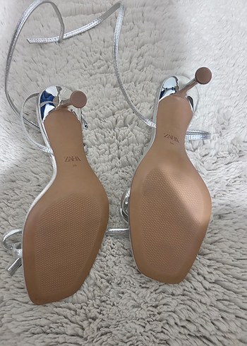 Zara Gri Metal Tokalı İnce Topuklu Kadın Ayakkabı - Görsel 3