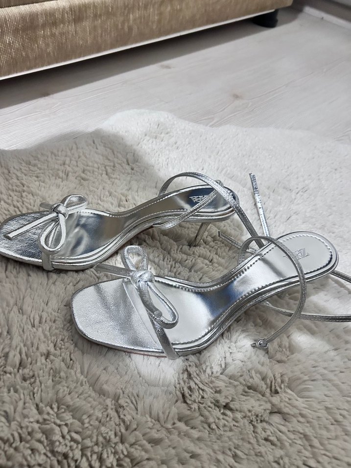Zara Gri Metal Tokalı İnce Topuklu Kadın Ayakkabı - Görsel 4