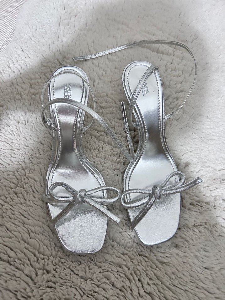 Zara Gri Metal Tokalı İnce Topuklu Kadın Ayakkabı - Görsel 2