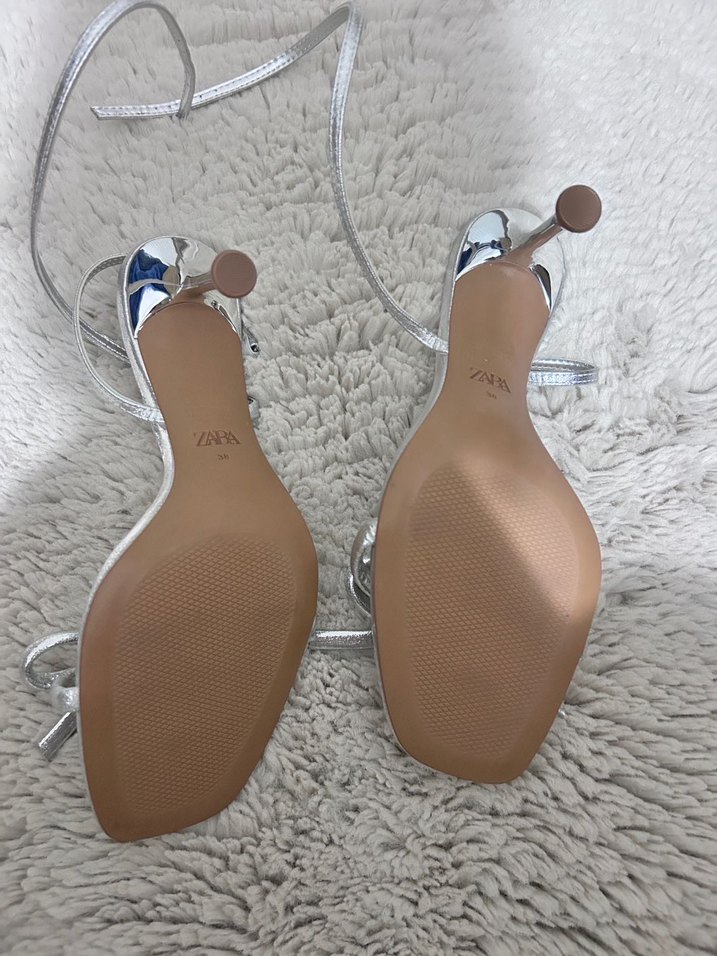 Zara Gri Metal Tokalı İnce Topuklu Kadın Ayakkabı - Görsel 3