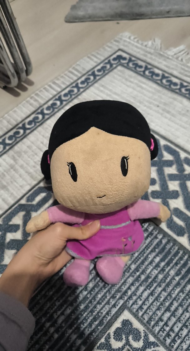 Pembe Elbise Giyen Şilaa Peluş Bebek (Pepee) - Görsel 2