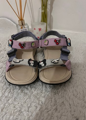 zara hello kitty kuromi sandalet - Görsel 8