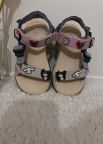 zara hello kitty kuromi sandalet - Görsel 12