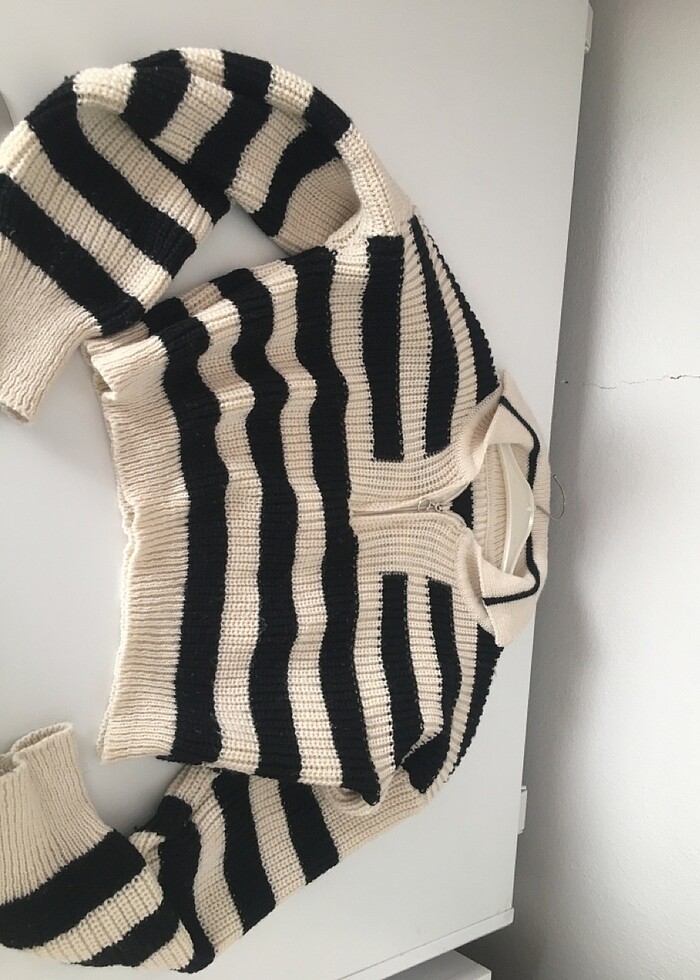 Siyah beyaz çizgili kazak - Görsel 2