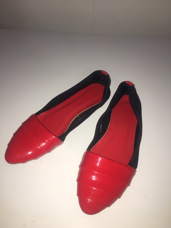 Kırmızı Tokalı Kadın Düz Ayakkabı - Görsel 2