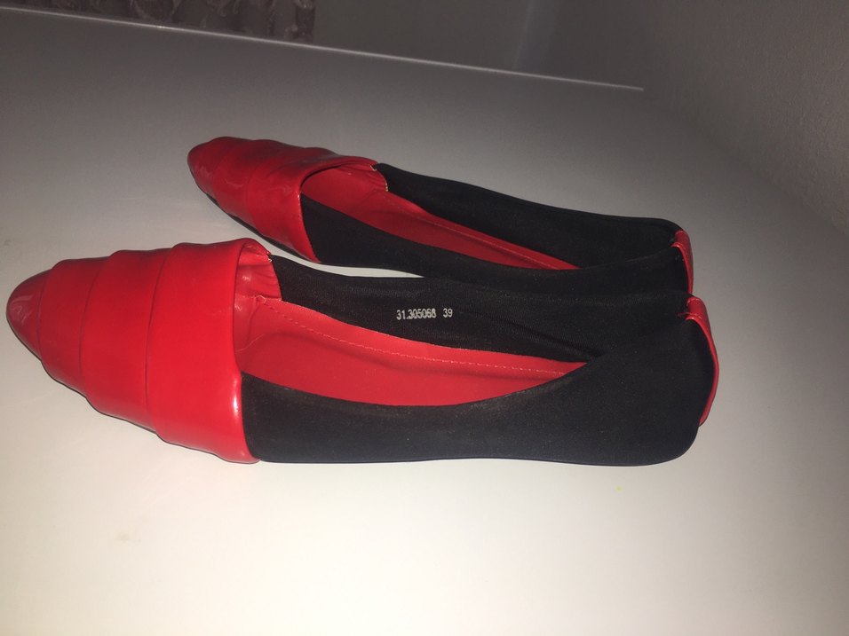 Kırmızı Tokalı Kadın Düz Ayakkabı - Görsel 3