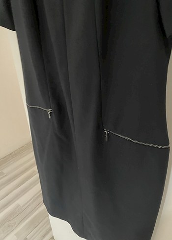 40 Beden Siyah Midi V Yaka Ofis Elbisesi