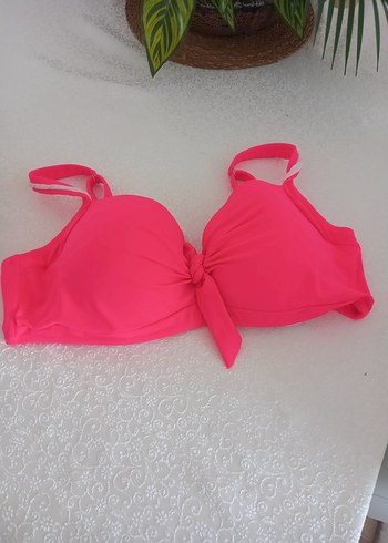 Pembe İpli Fiyonk Detaylı Bikini Üstü
