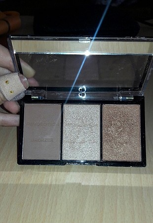 REVOLUTION BRONZER