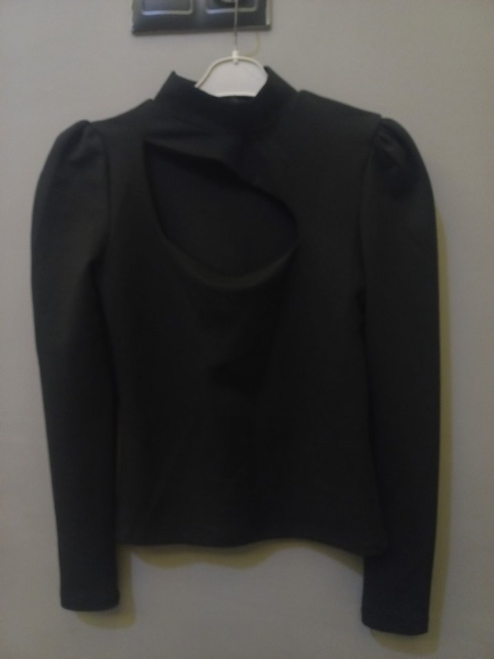 Kadın Siyah Mini Yüksek Yaka pencere detaylı Bluz - Görsel 2