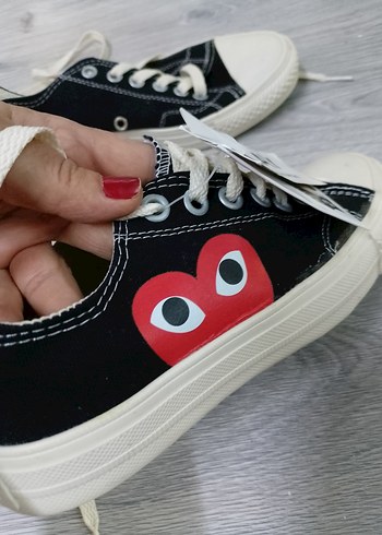 Siyah Renkli Kalpli Kadın Spor Ayakkabı