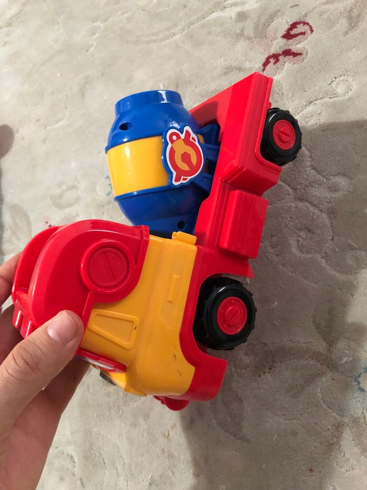 Renkli Oyuncak Araba - Görsel 3