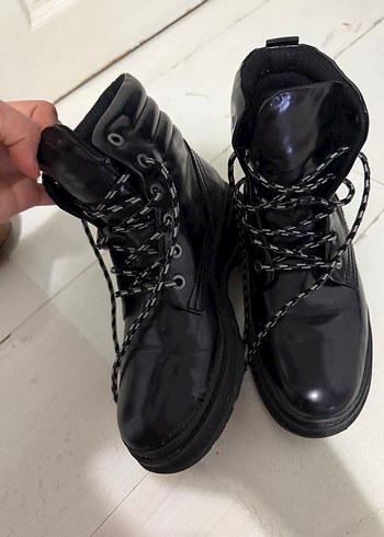 Siyah Rugan Bağcıklı Stiletto Topuklu Bot - Görsel 3