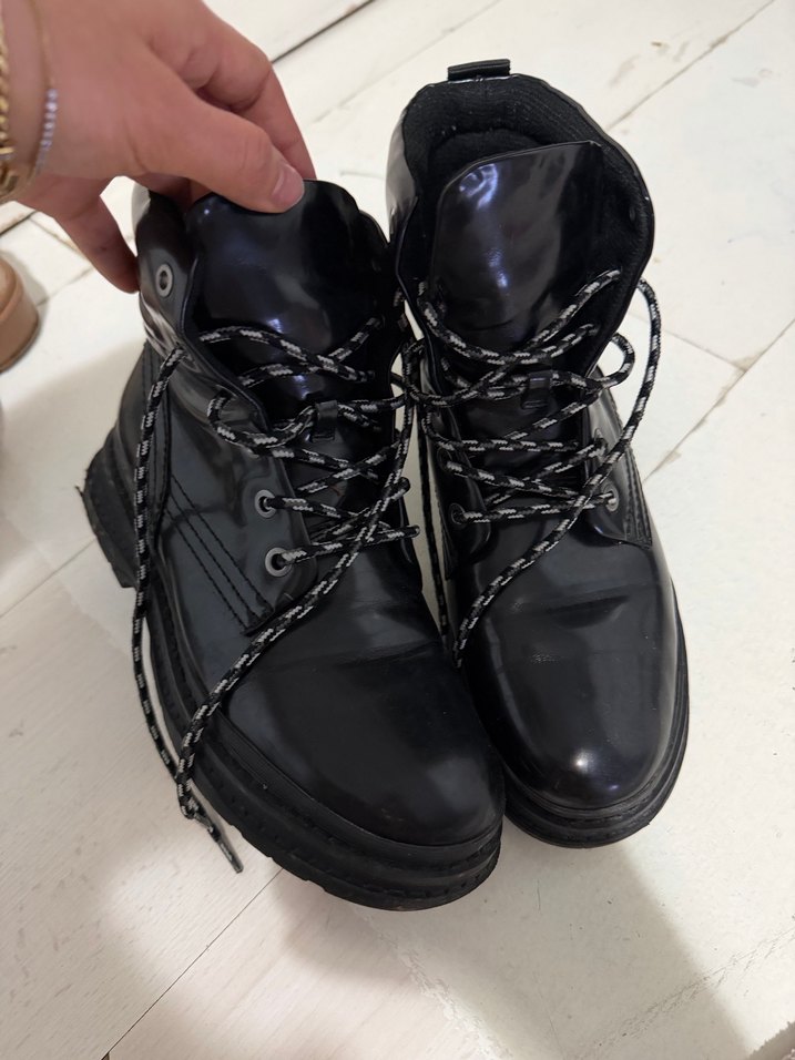 Siyah Rugan Bağcıklı Stiletto Topuklu Bot - Görsel 2