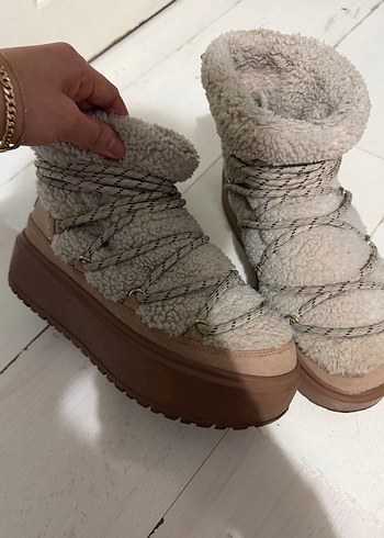 Bej Yünlü Kürklü Kadın Botları - Görsel 4