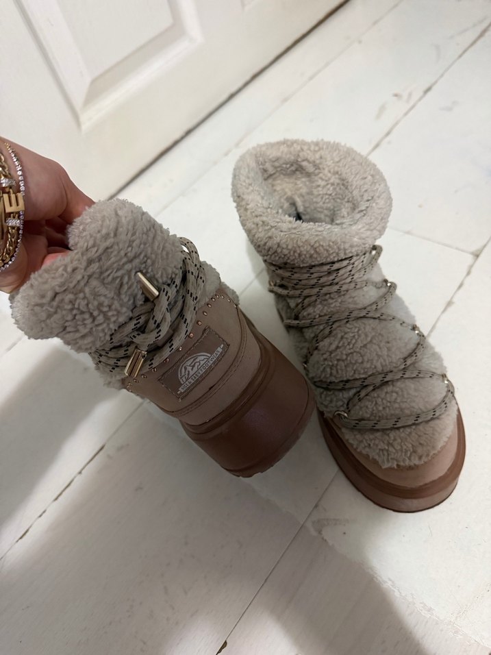 Bej Yünlü Kürklü Kadın Botları - Görsel 3