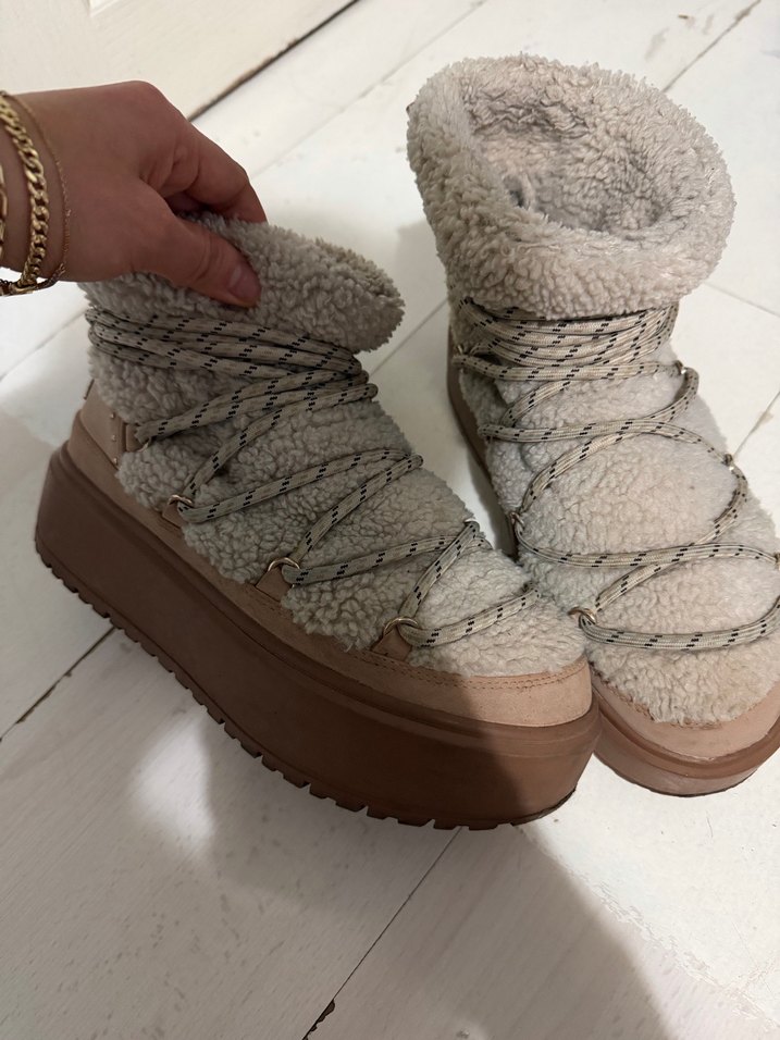 Bej Yünlü Kürklü Kadın Botları - Görsel 4