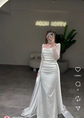 Uzun Beyaz Straplez Drape Detaylı Nişan Elbisesi