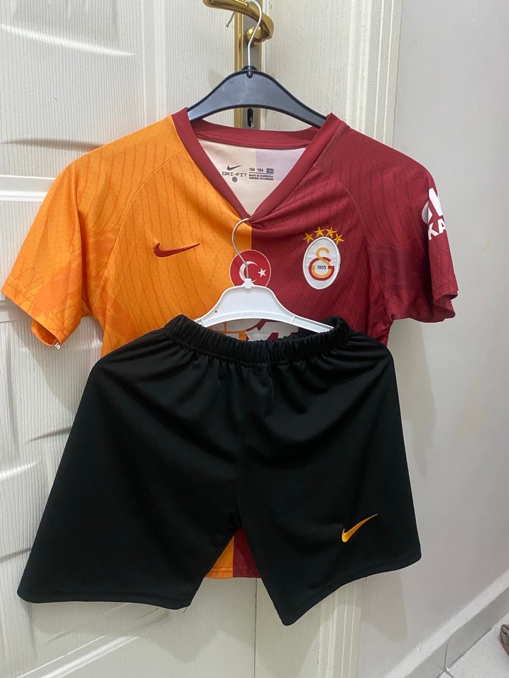 Kısa Kollu Galatasaray Baskılı Tişört - Görsel 2
