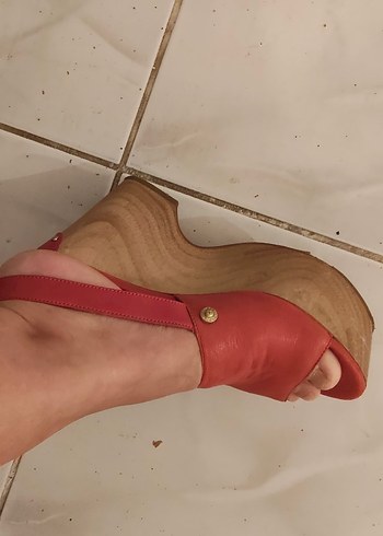 38 Beden kırmızı Renk Guess Kırmızı Süet Dolgu Topuklu Kadın Sandalet