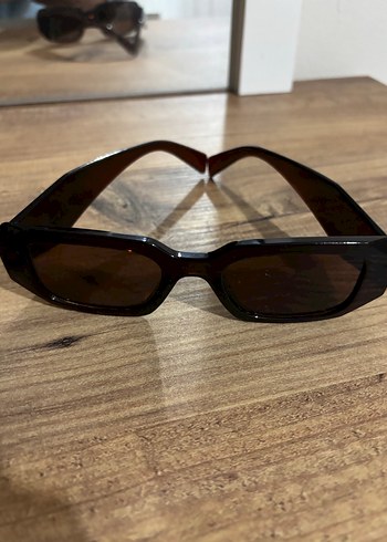 Koyu Kahverengi Minimalist Kadın Güneş Gözlüğü - Görsel 2