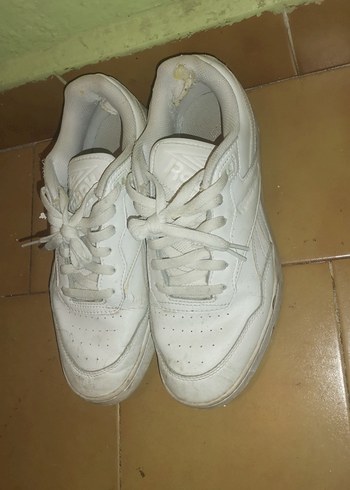 Beyaz Minimalist Kadın Spor Ayakkabı - Görsel 2