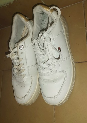 Beyaz Minimalist Stiletto Topuklu Kadın Spor Ayakkabı - Görsel 2