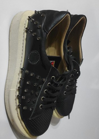 Perçinli Deri Rock Punk Kadın Spor Ayakkabı - Görsel 3